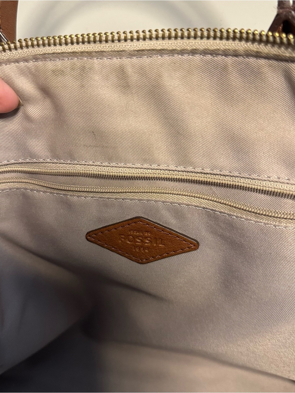 Fossil Fiona Women's Satchel, White And Gray Brown Leather Handles Signature Key - Picture 10 of 10